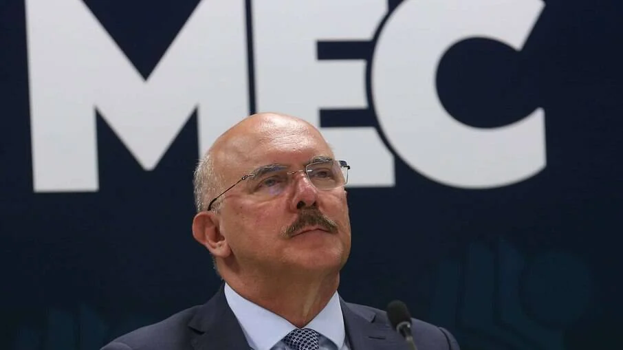 Escândalo no MEC: PF abre inquérito para investigar Milton Ribeiro