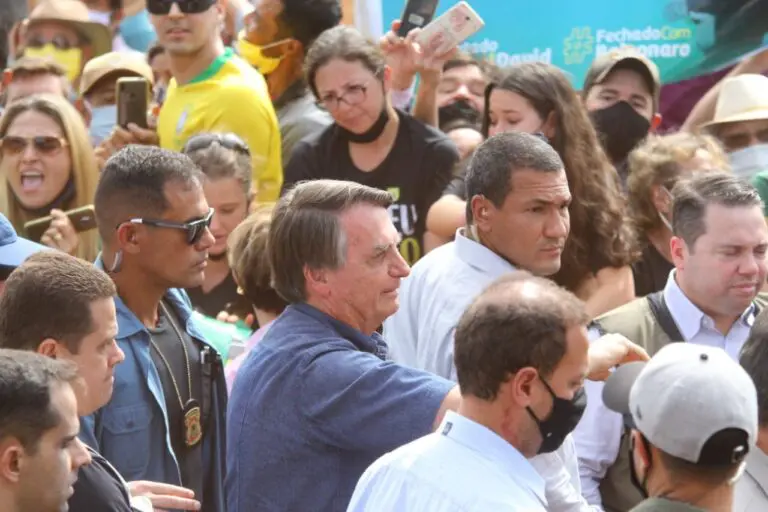 Mesmo após dar entrada em hospital, Bolsonaro cumpre agenda em MS nesta terça