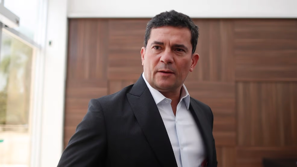 Moro, sobre troca na Petrobras: “Cortina de fumaça para preço dos combustíveis”
