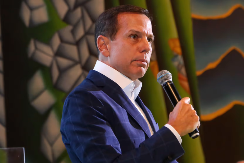 Doria avisa aliados que vai desistir da disputa presidencial