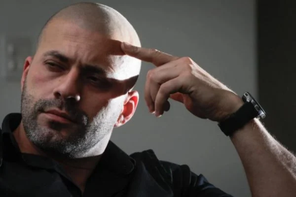 Após Moraes impor multa, Silveira cede e diz que colocará tornozeleira