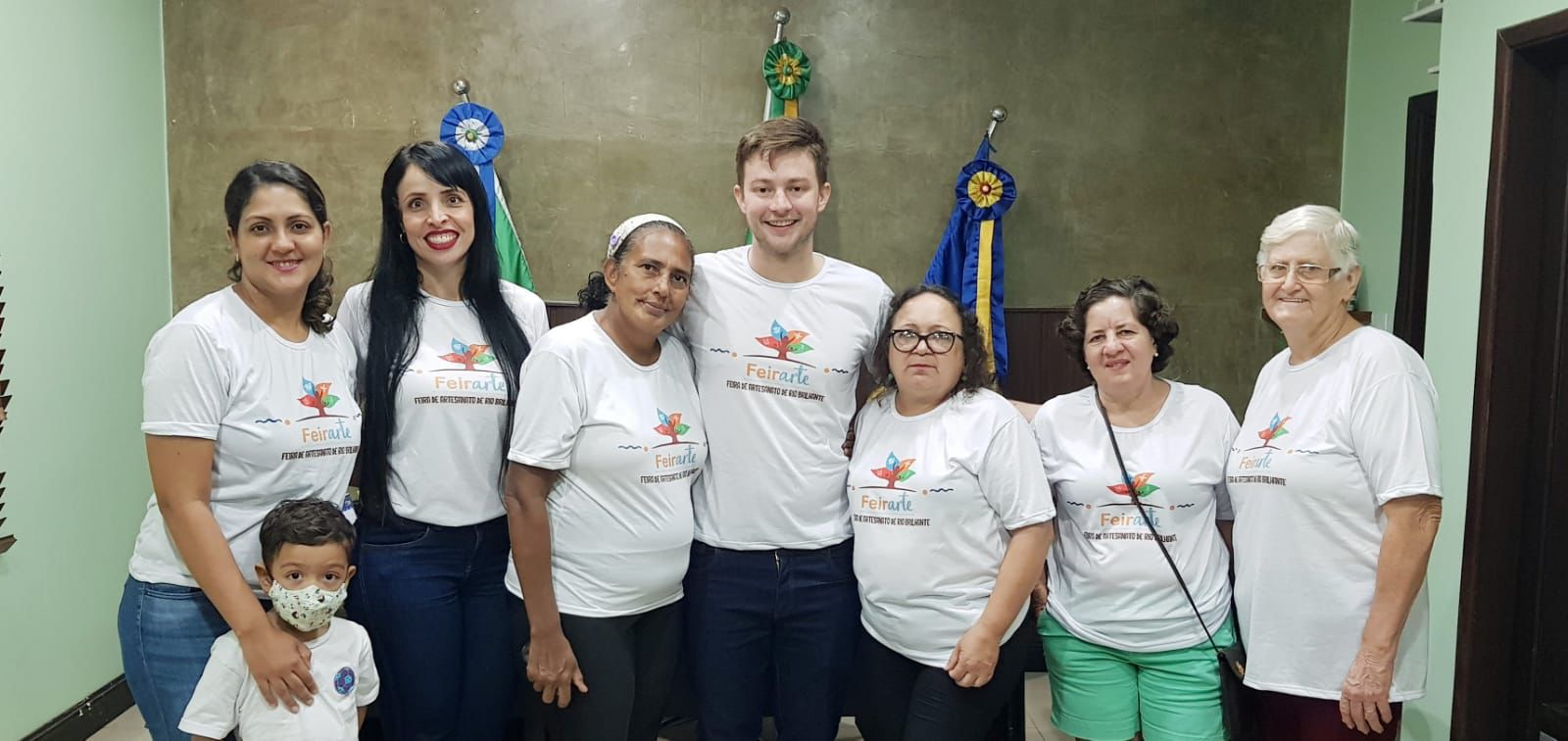 Artesãs de Rio Brilhante visitam prefeito Lucas Foroni