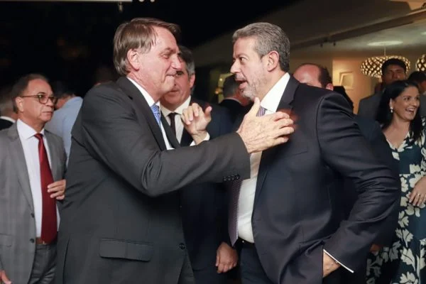 Contra vontade do Planalto, Arthur Lira trabalha por PL das Fake News