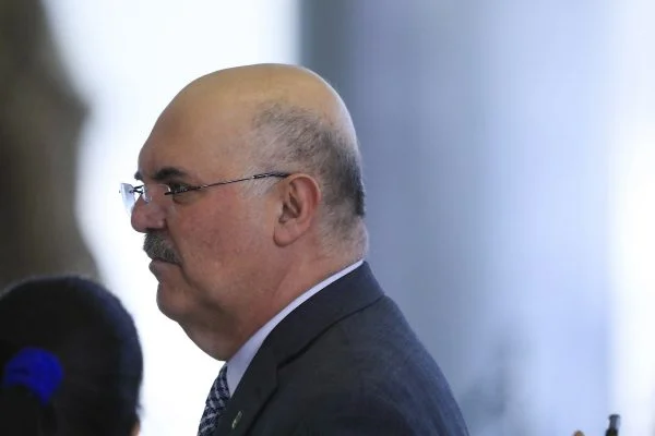 Arma de Milton Ribeiro dispara acidentalmente no Aeroporto de Brasília