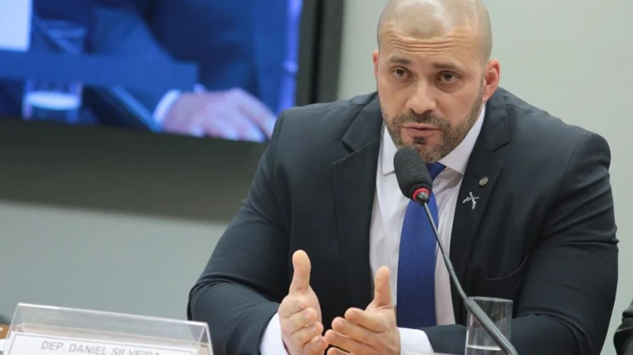 STF encerra prazo para Silveira explicar porquê tirou a tornozeleiraDefesa do parlamentar teve 48 horas para apresentar justificativa sobre a não utilização do equipamento STF encerra prazo para Silveira explicar porquê tirou a tornozeleiraDefesa do parlamentar teve 48 horas para apresentar justificativa sobre a não utilização do equipamento