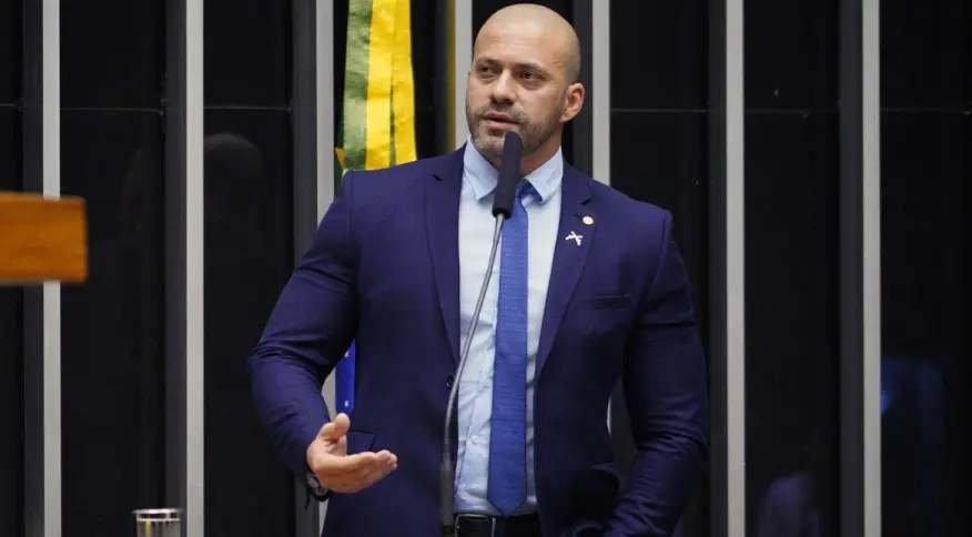 Daniel Silveira diz a oficial de Justiça que não vai usar mais tornozeleira eletrônica