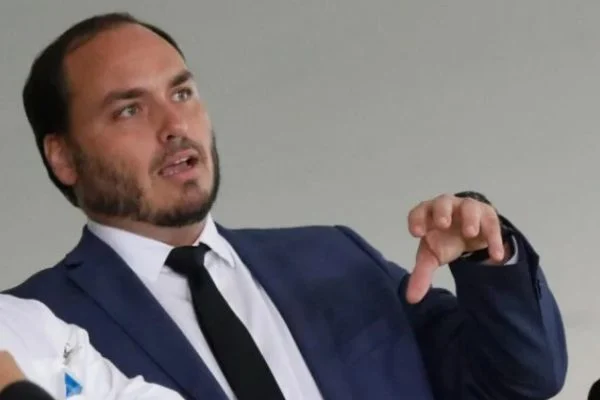 MPRJ espera STF para avançar em inquérito de rachadinha de Carluxo