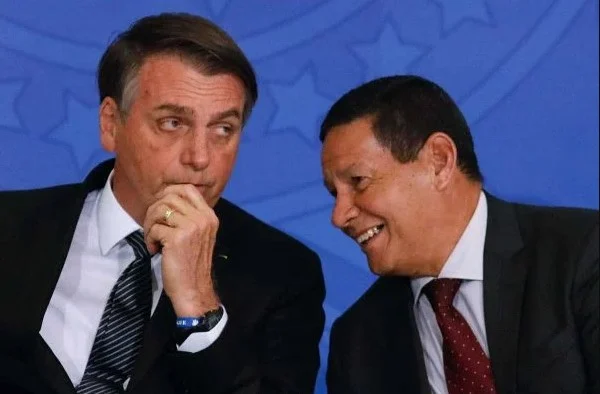 Bolsonaro e Mourão explodem gastos no cartão corporativo em 2022 Bolsonaro e Mourão explodem gastos no cartão corporativo em 2022