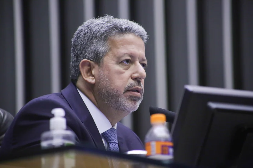 Lira quer “apertar governo” por subsídio a combustíveis Lira quer “apertar governo” por subsídio a combustíveis