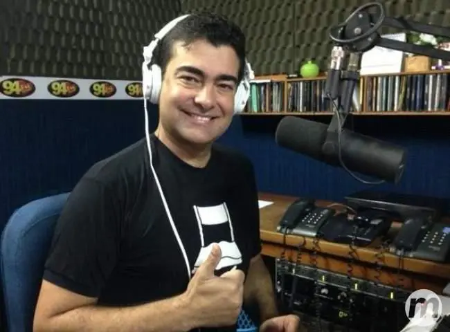 Pré-candidatos devem deixar programas de rádio e TV até o fim do mês
