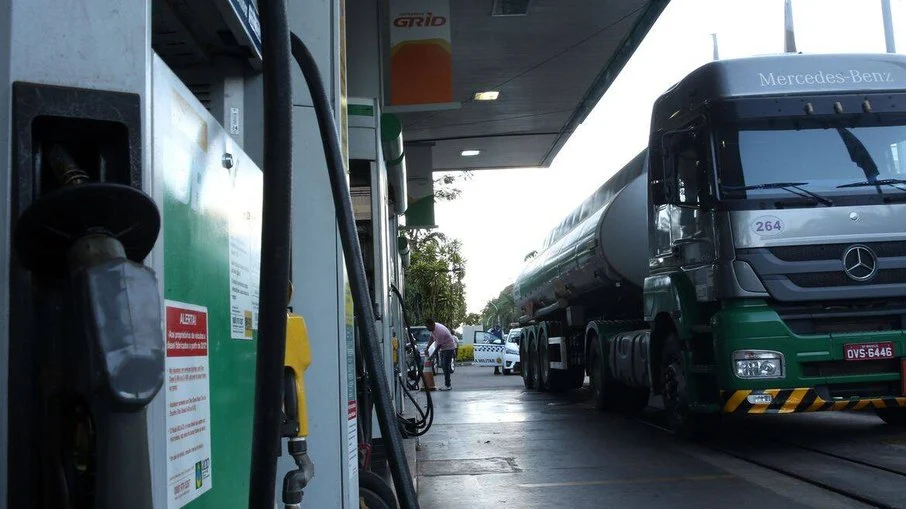 Caminhoneiros veem Guedes como ‘culpado por caos’ e ameaçam nova greve