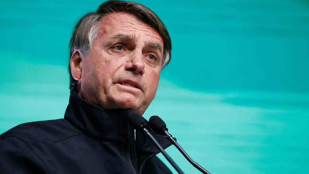 Bolsonaro envia mensagem sobre apoio dos militares em eventual golpe