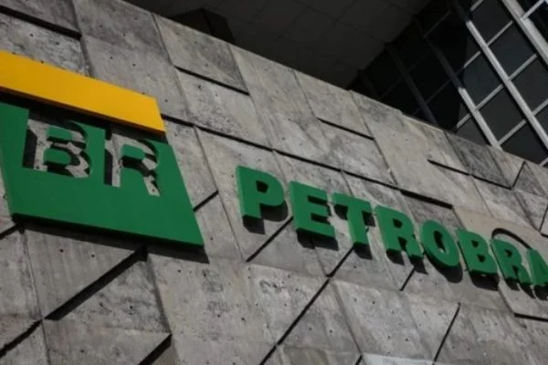 Exclusivo: ex-presidente da Petrobras diz que celular tinha mensagens que incriminam Bolsonaro