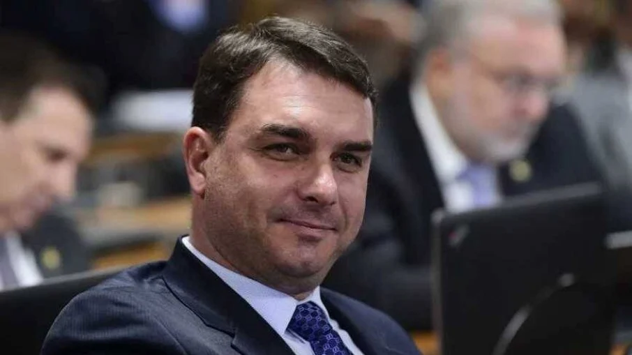 Flávio Bolsonaro tenta barrar CPI do MEC no Senado
