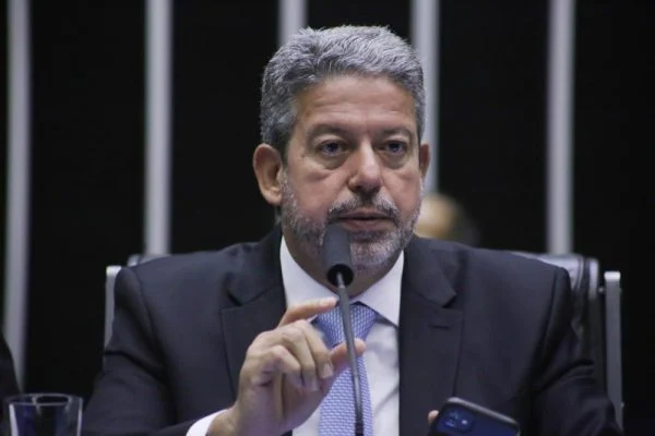 Lira ameaça expulsar deputado do PSol do plenário em bate-boca Lira ameaça expulsar deputado do PSol do plenário em bate-boca