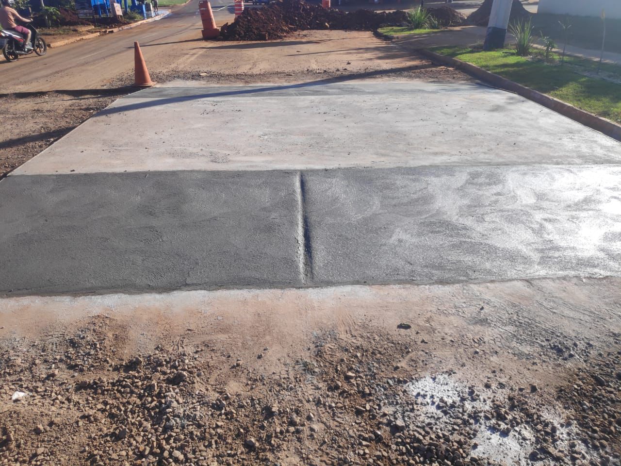 Obra de faixa elevada é vandalizada no bairro 14