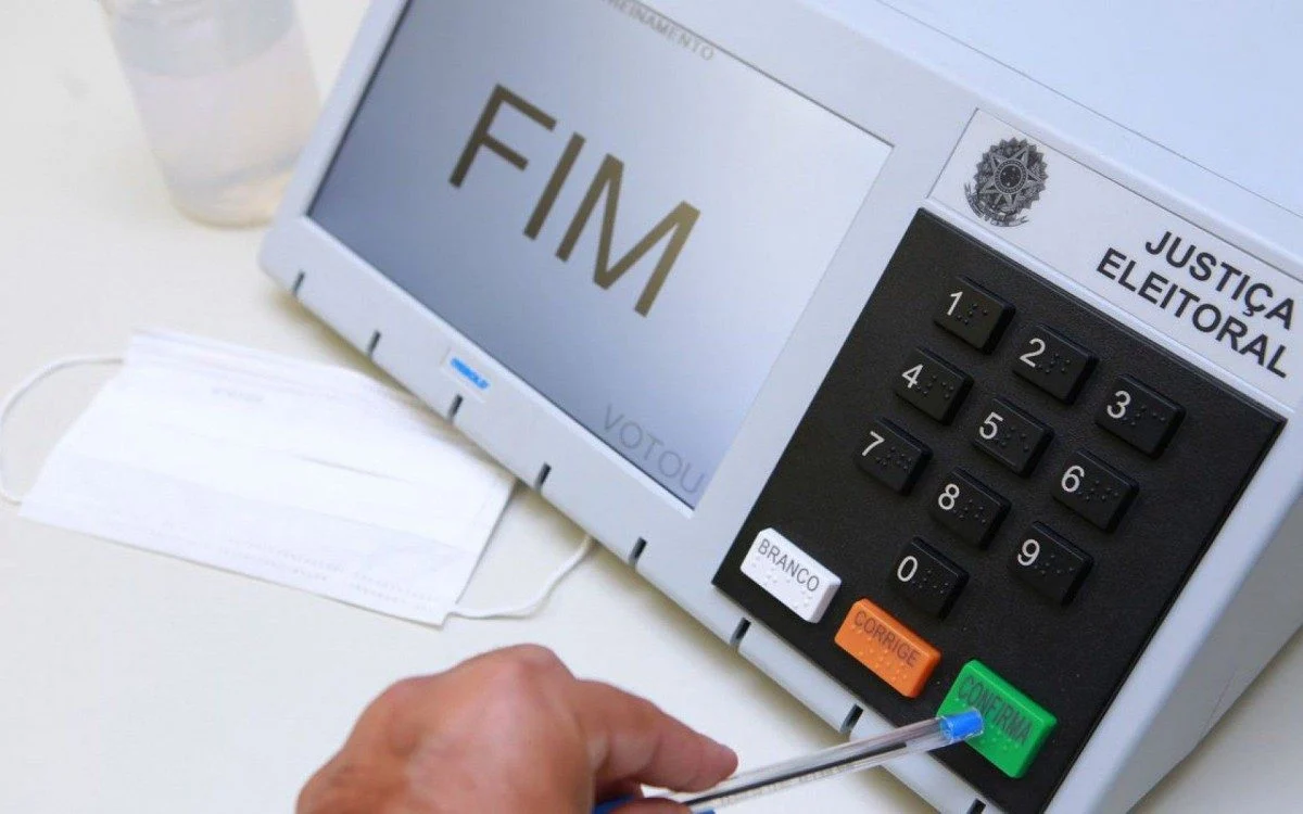 Empresários e economistas preparam manifesto em defesa da democracia Empresários e economistas preparam manifesto em defesa da democracia