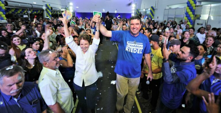 “Meu partido é o MS” multidão de apoiadores prestigia Riedel e Tereza na Capital