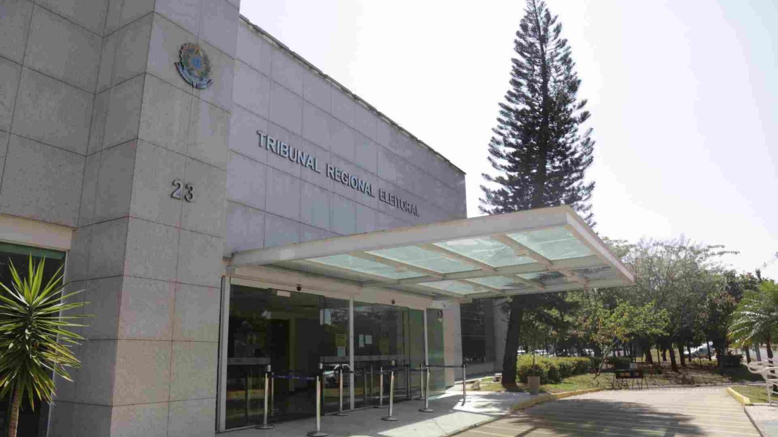 Pesquisa sobre governador e senador encomendada pela TV Morena é suspensa pelo TRE-MS Pesquisa sobre governador e senador encomendada pela TV Morena é suspensa pelo TRE-MS