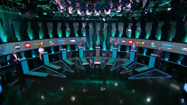 Sem Lula, debate presidencial no SBT fica em terceiro lugar no Ibope