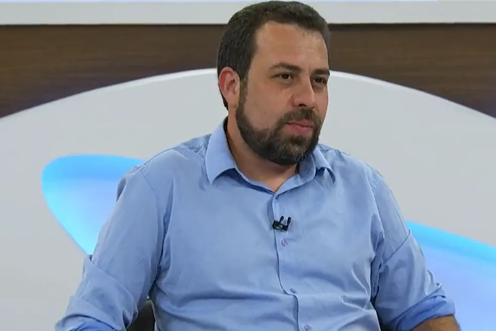 TV pública de MG não exibe entrevista de Guilherme Boulos no Roda Viva; emissora volta atrás depois de repercussão