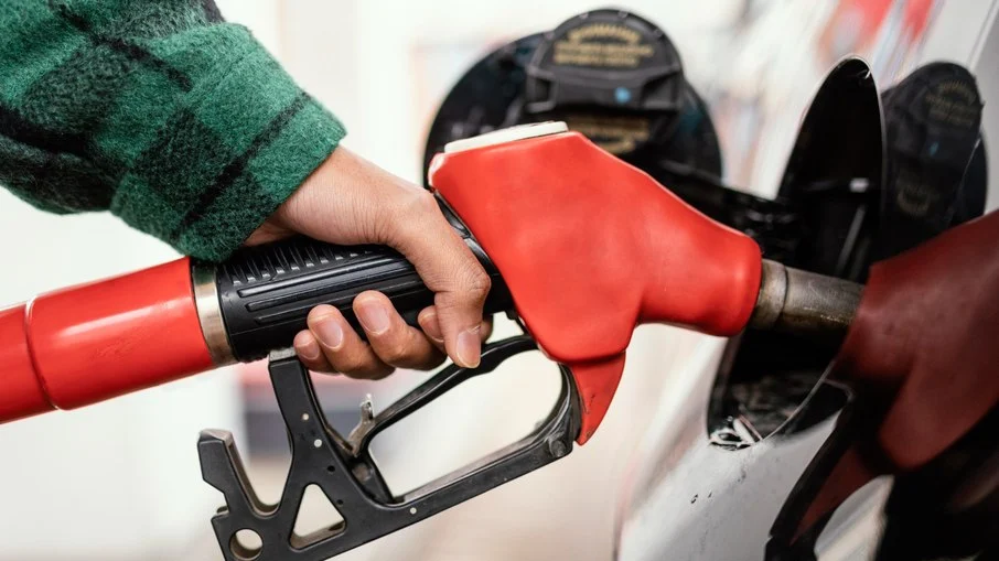 GASOLINA VOLTA A SUBIR, MESMO COM MAQUIAGEM DO GOVERNO