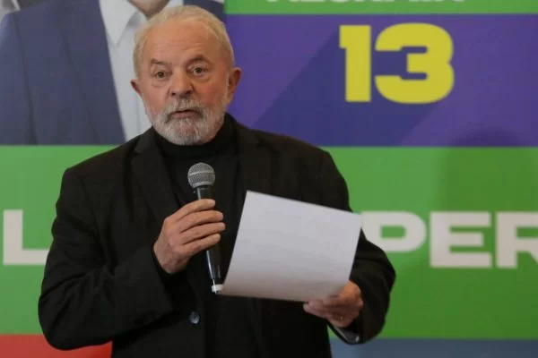 Lula reúne-se com chefes de Poderes em busca de apoio para mudar Orçamento