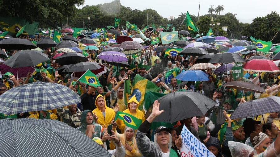 ‘Queremos o Exército, não queremos mais o Bolsonaro’, diz manifestante ‘Queremos o Exército, não queremos mais o Bolsonaro’, diz manifestante