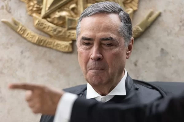 General manda recado após Barroso chamar homem de mané: “Cuidado”