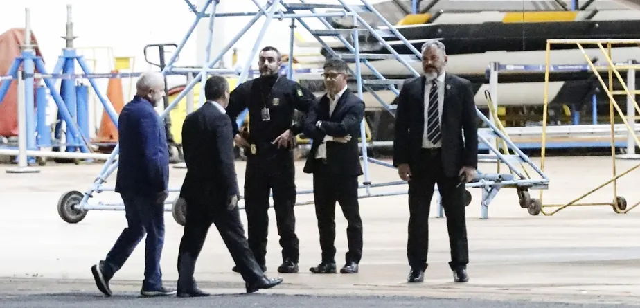 De volta a Brasília, Lula prioriza PEC da Transição e definição de futura equipe