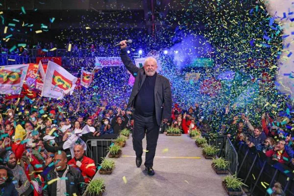 Lula recebe diplomação no TSE nesta 2ª com ministérios predefinidos