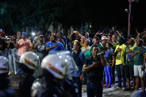 Clima de guerra a 20 dias da posse de Lula eleva tensão em Brasília Clima de guerra a 20 dias da posse de Lula eleva tensão em Brasília