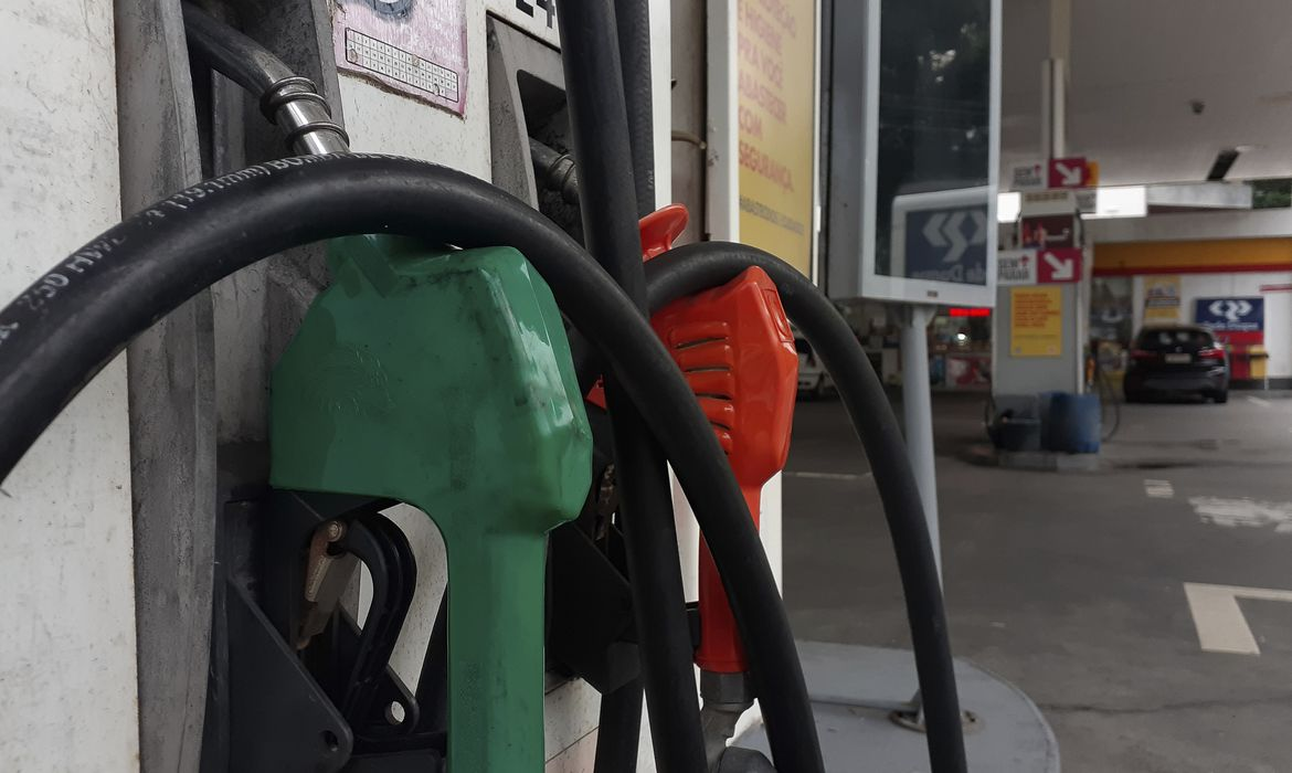 Petrobras anuncia queda de R$ 0,20 preço da gasolina e de R$ 0,40 no diesel