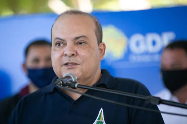 APÓS ATOS TERROSRISTAS, GOVERNADOR DO DISTRITO FEDERAL É AFASTADO DO CARGO
