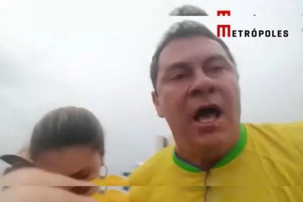 Coronel é exonerado após xingar Forças Armadas: “Nosso Exército é uma merda” Coronel é exonerado após xingar Forças Armadas: “Nosso Exército é uma merda”