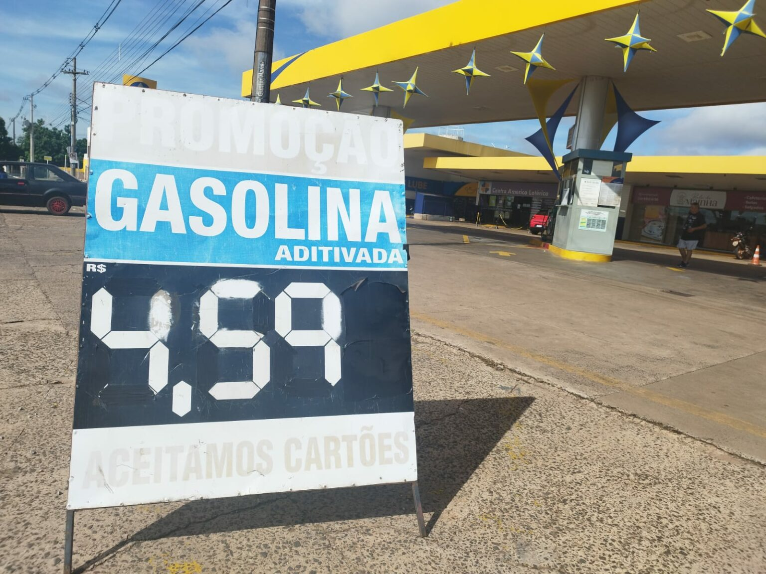 Após Lula manter isenção e ação do Procon, postos reduzem preço e gasolina custa até R$ 4,49