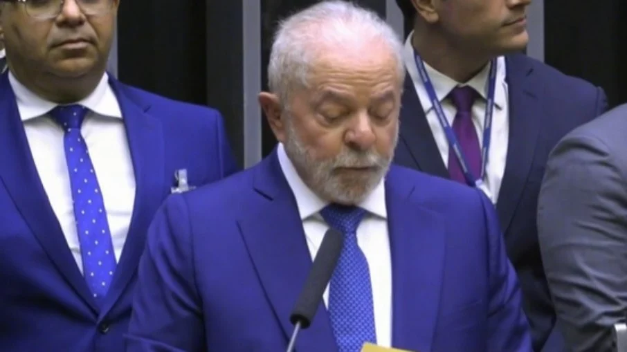 Lula promete revogar Teto de Gastos e chama regra de ‘estupidez’