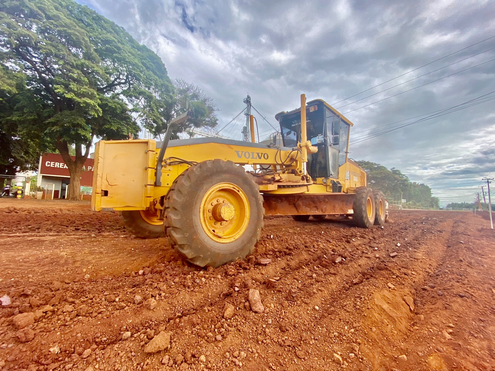 COM R$ 12 MILHÕES DE INVESTIMENTO, LUCAS FORONI DETERMINA INÍCIO DAS OBRAS DE ASFALTAMENTO DO PARQUE INDUSTRIAL DE RIO BRILHANTE