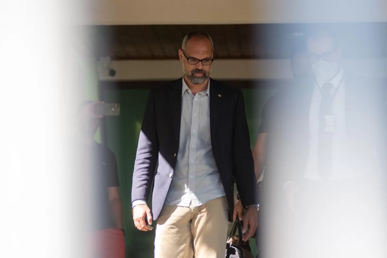 Foragido, Allan dos Santos debocha de Moraes no Instagram: “Chora, Xandão”