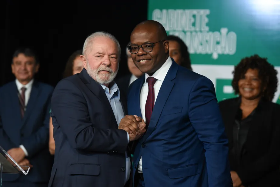 Com Felipe Neto, governo cria grupo para combater discurso de ódio e extremismo