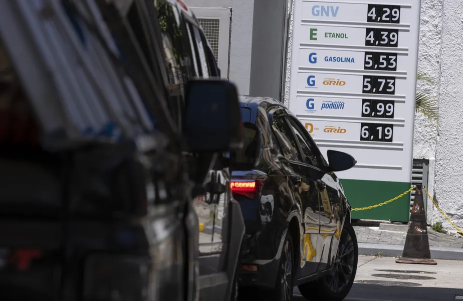 Governo discute com Petrobras fim da paridade de preços com o exterior
