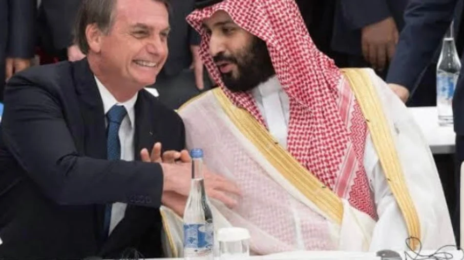 PF deve apurar ligação entre venda de refinaria e joias de Bolsonaro PF deve apurar ligação entre venda de refinaria e joias de Bolsonaro