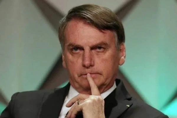 Bolsonaro diz à PF que vai entregar segundo conjunto de joias ao TCU