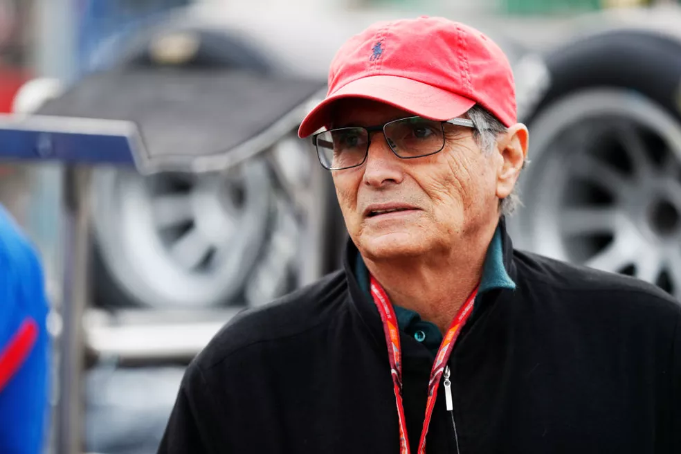 Nelson Piquet é condenado a pagar R$ 5 milhões por comentários racistas e homofóbicos sobre Lewis Hamilton
