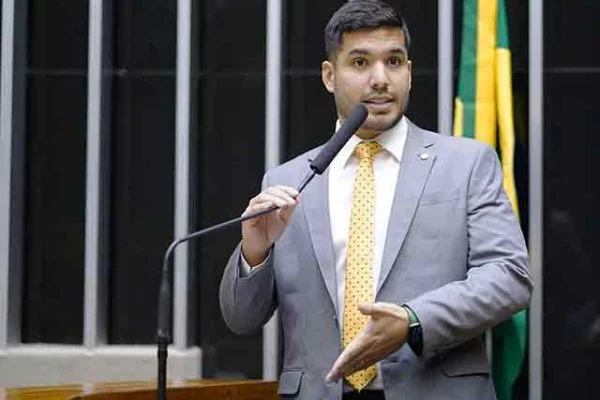 Câmara irá cobrar de bolsonarista microfone danificado em discurso