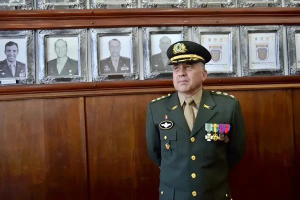 Torres e general Dutra, acusado de proteger golpistas, se encontraram 48 horas antes de 8/1