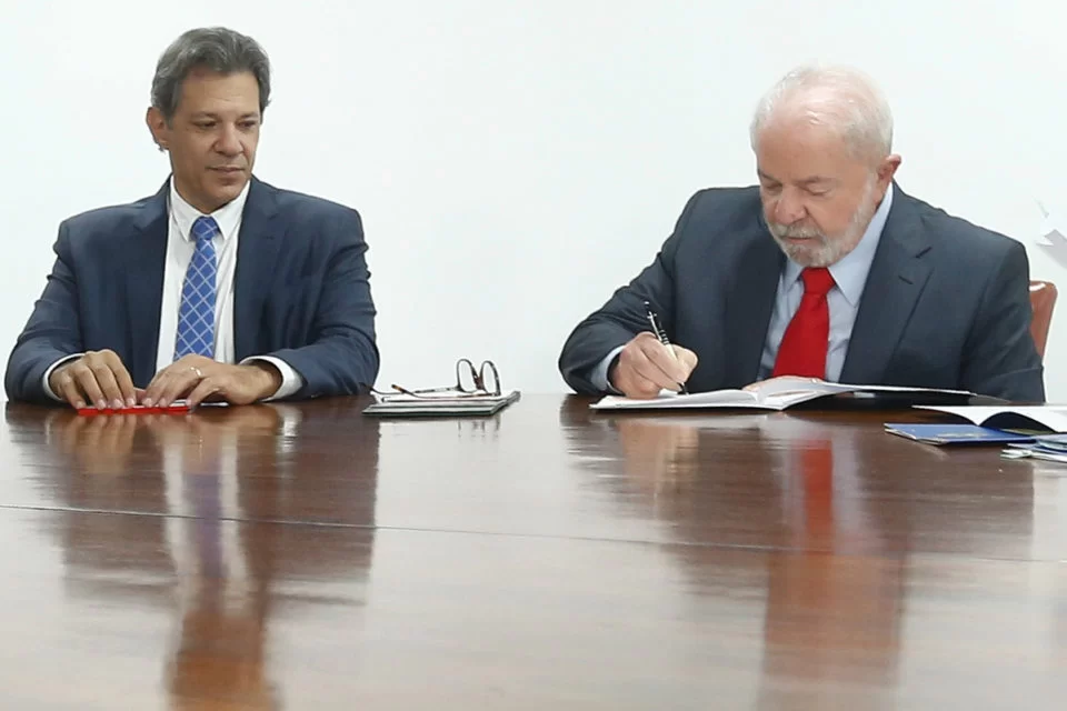 Lula bate martelo e define juros de empréstimo consignado do INSS em 1,97%