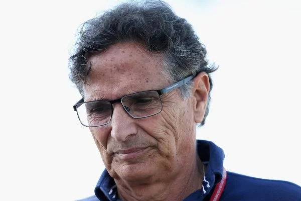 Bolsonaro guardou joias e caixas de presentes em fazenda de Nelson Piquet