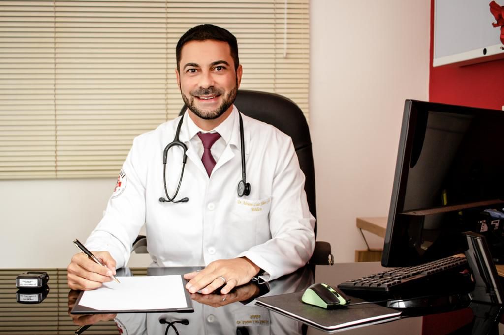 MÉDICO ADRIANO CALIL SE DESTACA PELO ATENDIMENTO HUMANIZADO