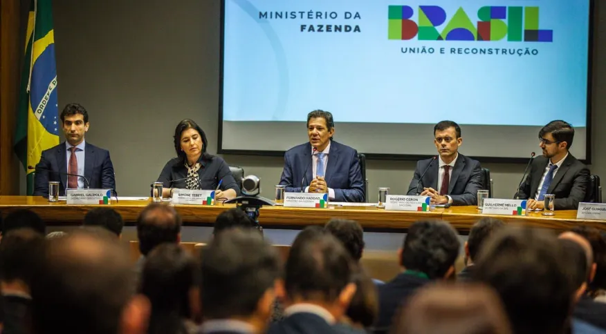 Com regra fiscal e queda no juro, dívida pública recuará mais cedo, diz ministério da Fazenda